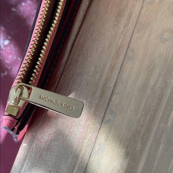 Michael Kors Fuchsia Card Holder with Gold Keyring - Picture 3 of 4